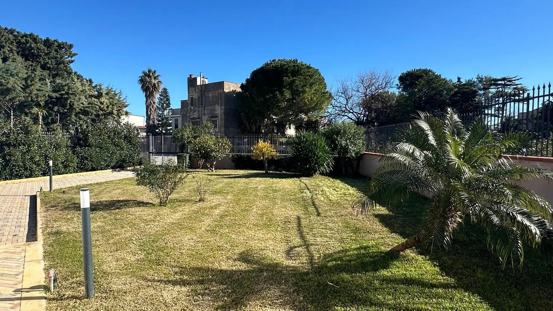 Apartment Villa Sara Mondello Garden Level Palermo