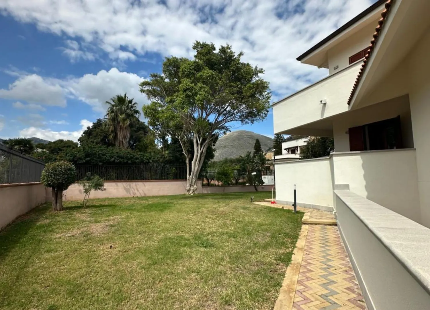 Apartment Villa Sara Mondello Garden Level Palermo